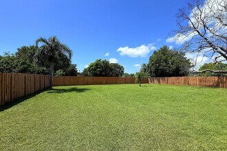 2055 SE West Dunbrooke Cir in Port St. Lucie, FL - Foto de edificio - Building Photo