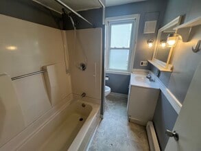 325 Penobscot St, Unit 325 Penobscot st #B in Rumford, ME - Building Photo - Building Photo