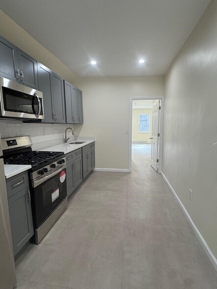 566 Newark Ave, Unit 2 in Jersey City, NJ - Building Photo - Building Photo