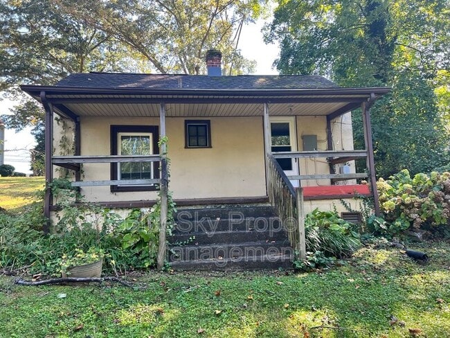 1305 Cherry Ave in Charlottesville, VA - Building Photo - Building Photo
