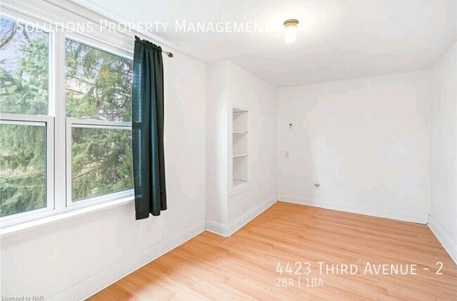 4423 Third Ave in Niagara Falls, ON - Building Photo - Building Photo