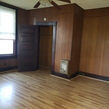 319 N Doak St, Unit B in Taylor, TX - Building Photo - Building Photo