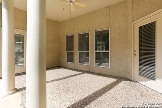 1631 Thrush Ct Cir in San Antonio, TX - Foto de edificio - Building Photo