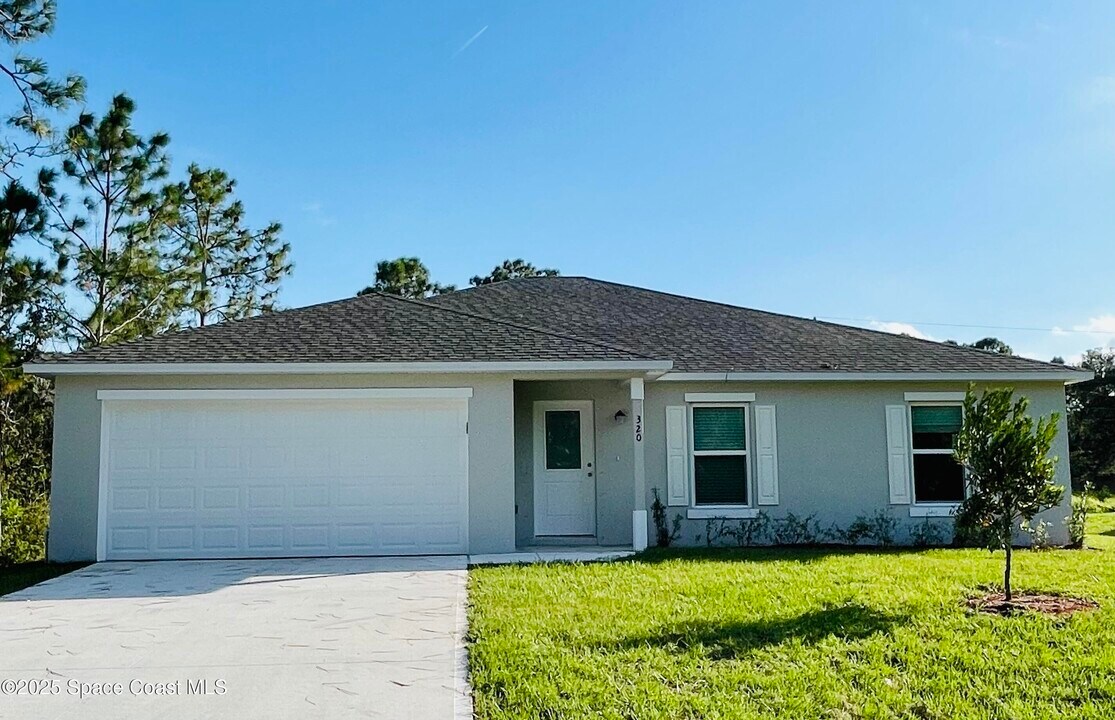 320 Frederick St SW in Palm Bay, FL - Building Photo