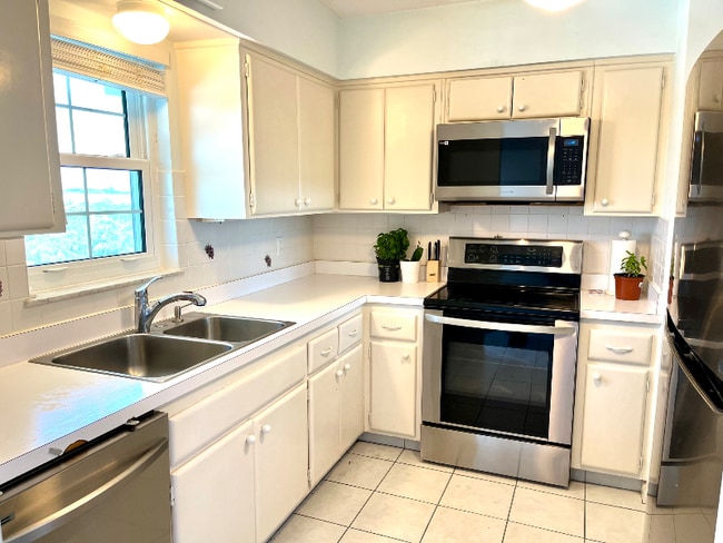 2333 Indian River Blvd in Vero Beach, FL - Building Photo - Building Photo