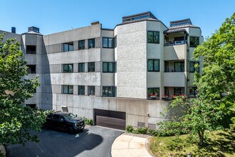 The Barbican in Des Moines, IA - Building Photo - Building Photo