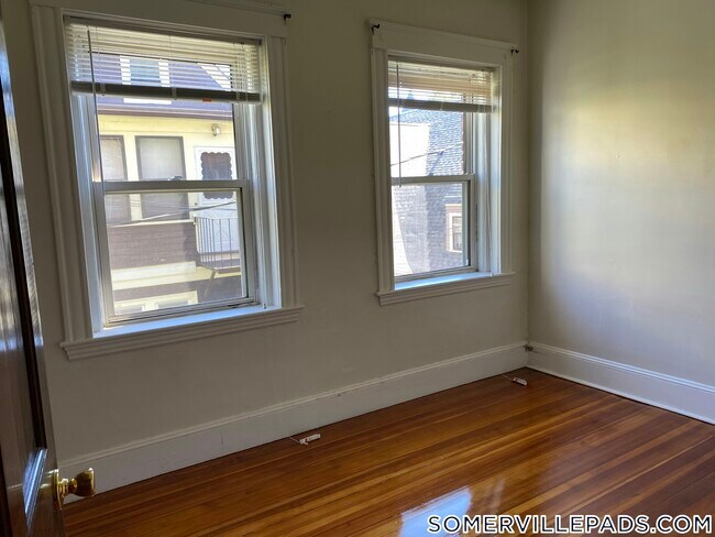 163 Summer St, Unit 8 in Somerville, MA - Foto de edificio - Building Photo