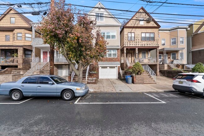 77 W 17th St in Bayonne, NJ - Building Photo - Building Photo