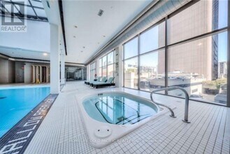 37-637 Grosvenor St in Toronto, ON - Building Photo - Building Photo