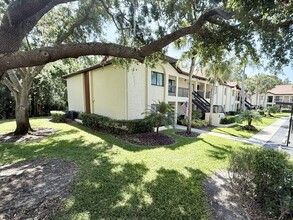 1801 E Lake Rd S in Palm Harbor, FL - Building Photo - Building Photo