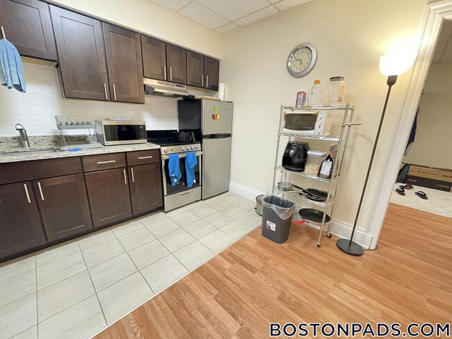 62 Boylston St in Boston, MA - Building Photo - Building Photo