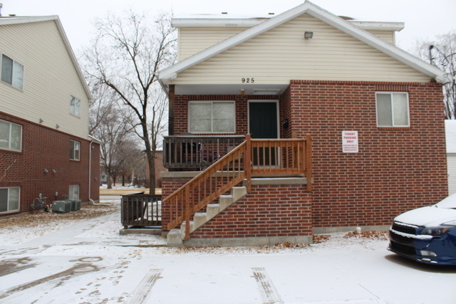 925 Bluemont Ave in Manhattan, KS - Foto de edificio - Building Photo