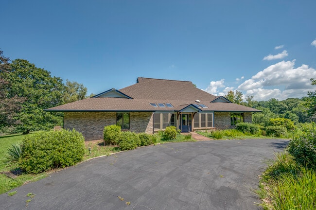 26 Canter Ct in Horse Shoe, NC - Building Photo - Building Photo