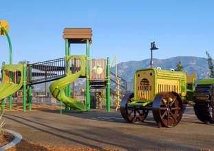 1939 Meyer Ct in Santa Paula, CA - Foto de edificio - Building Photo