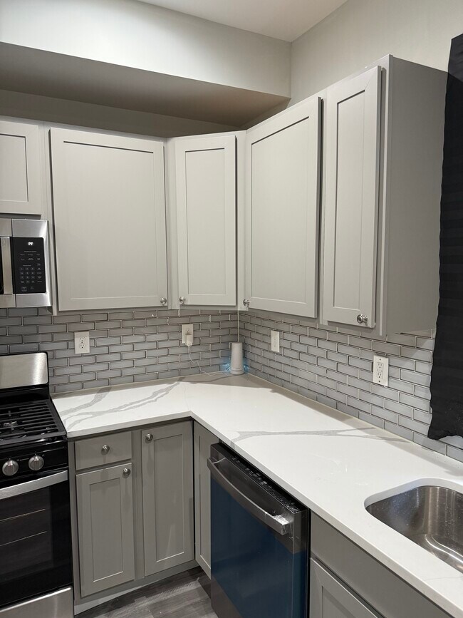 1733 E Lafayette Ave in Baltimore, MD - Building Photo - Building Photo