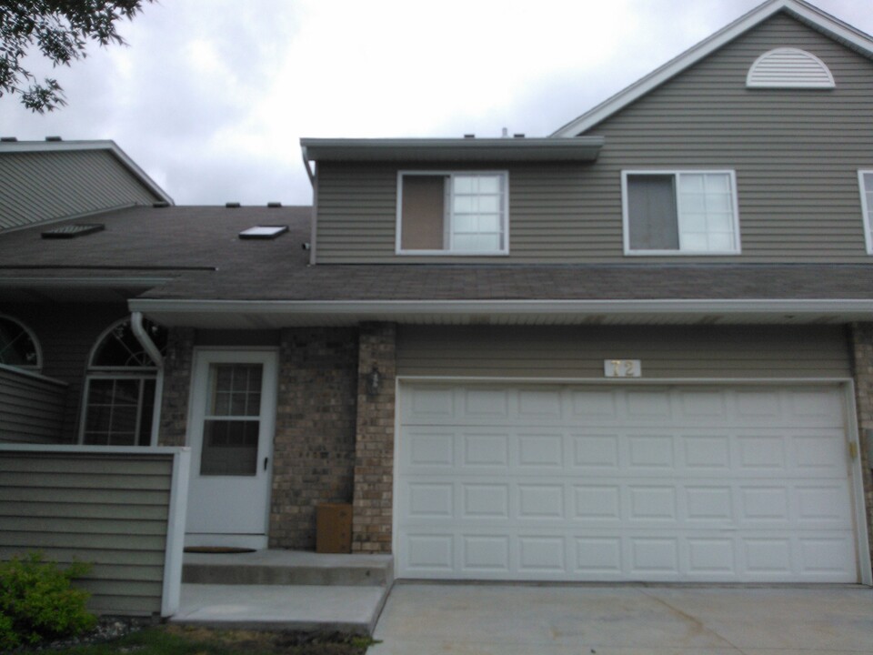 945 106th Ln NW in Coon Rapids, MN - Foto de edificio