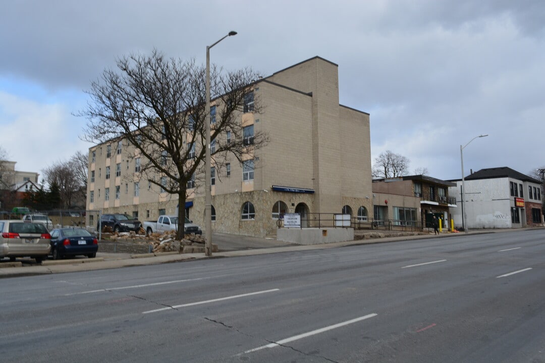 King Residences in Hamilton, ON - Building Photo