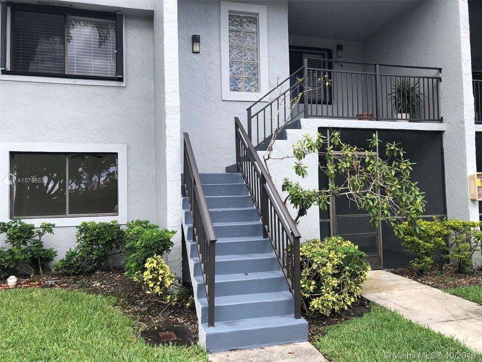 16531 Blatt Blvd-Unit -104 in Weston, FL - Building Photo