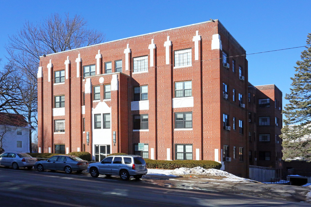 Hamilton Apartments in Des Moines, IA - Building Photo