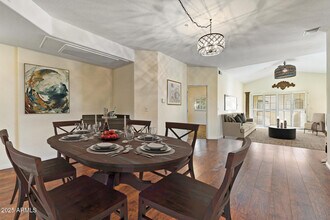 8653 E Royal Palm Rd in Scottsdale, AZ - Foto de edificio - Building Photo