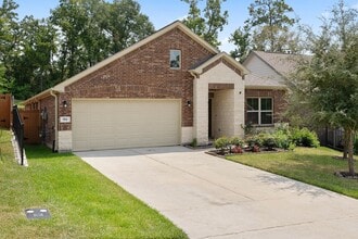 914 Golden Willow Ln in Conroe, TX - Foto de edificio - Building Photo