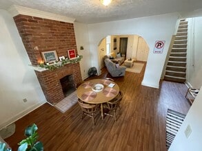 211 Dunseith St in Pittsburgh, PA - Foto de edificio - Building Photo