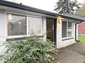 9222 Kenwood Dr SW in Lakewood, WA - Building Photo