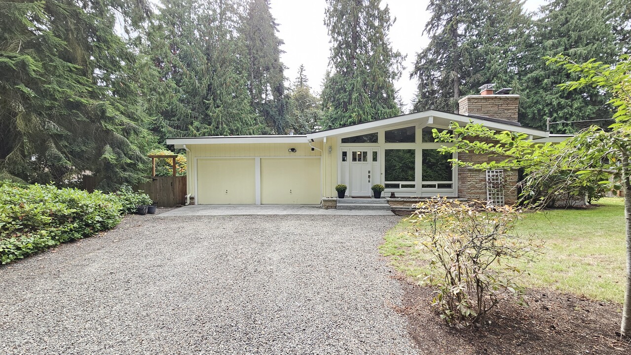 6618 Marine View Dr in Edmonds, WA - Building Photo