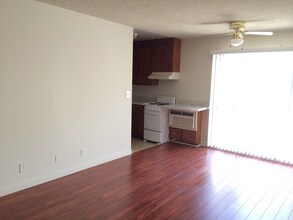 530 Veteran Ave in Los Angeles, CA - Building Photo - Building Photo