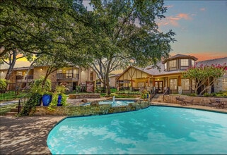 Harwood Hills in Bedford, TX - Foto de edificio - Building Photo