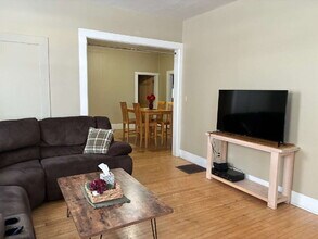 704 Niagara St in Eau Claire, WI - Foto de edificio - Building Photo