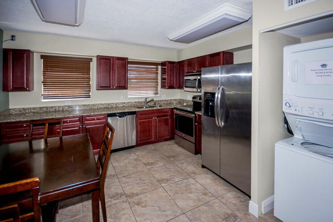 801 Hummingbird Way in North Palm Beach, FL - Foto de edificio