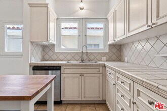361 S Doheny Dr in Beverly Hills, CA - Building Photo - Building Photo
