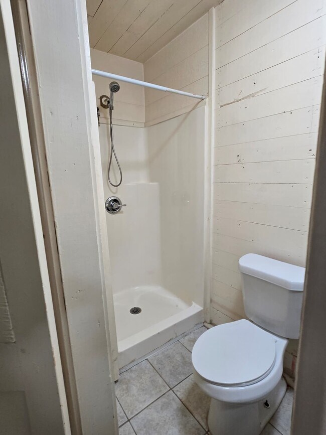 310 E Defee Ave in Baytown, TX - Building Photo - Building Photo