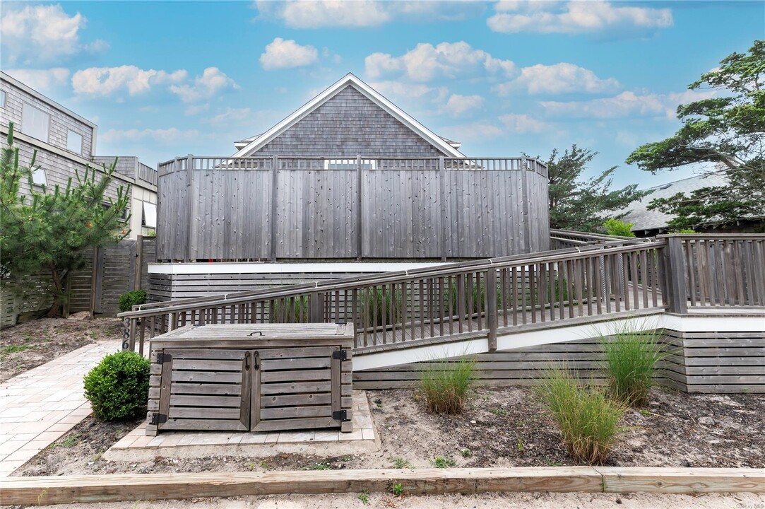 386 Dehnhoff Walk in Ocean Beach, NY - Foto de edificio