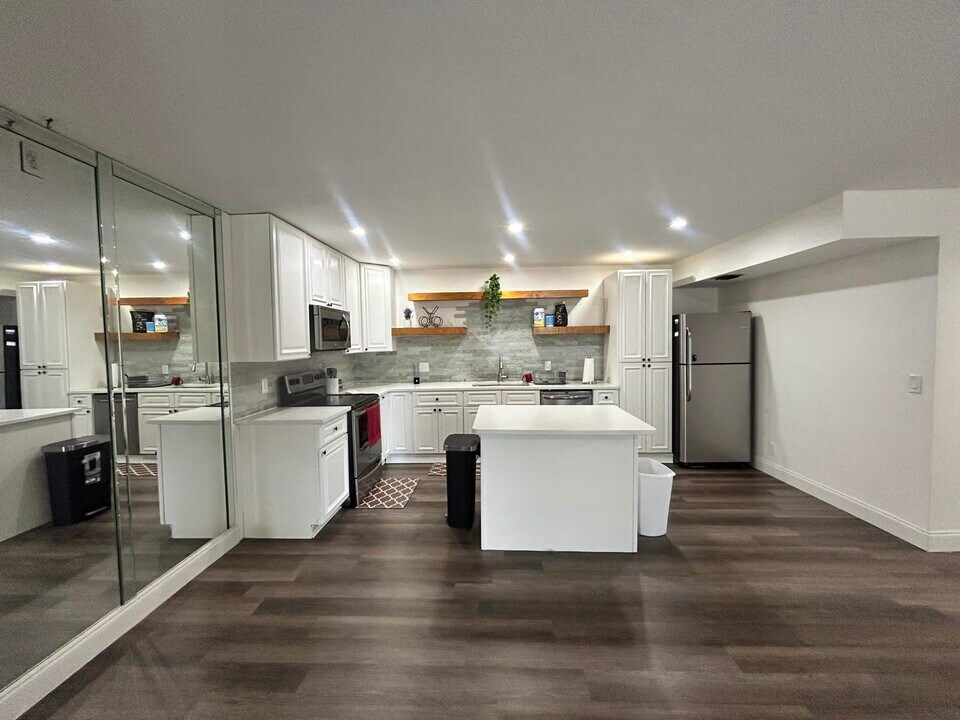 3676 Alder Dr in West Palm Beach, FL - Building Photo
