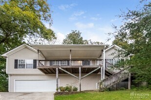 1048 Whispering Woods Dr