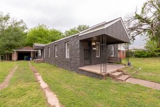 526 S 39th W Ave in Tulsa, OK - Building Photo - Building Photo