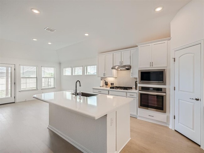 140 Periwinkle Ln