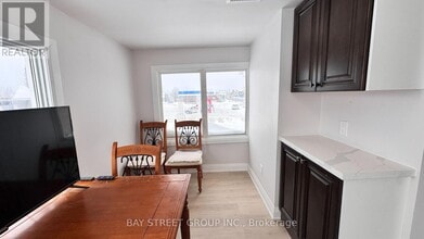 5731 Stanley Ave in Niagara Falls, ON - Building Photo - Building Photo