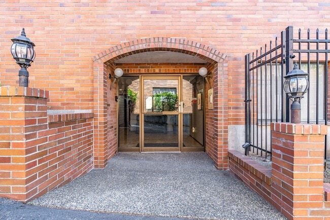 Jackson Manor in Seattle, WA - Foto de edificio - Building Photo
