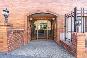 Jackson Manor in Seattle, WA - Foto de edificio - Building Photo