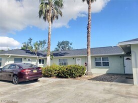 621 SE 13th Pl in Cape Coral, FL - Building Photo