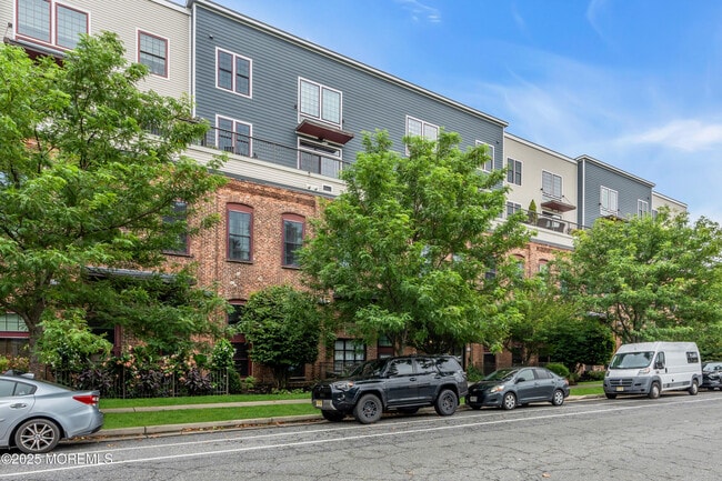 property at 1001 2nd Ave