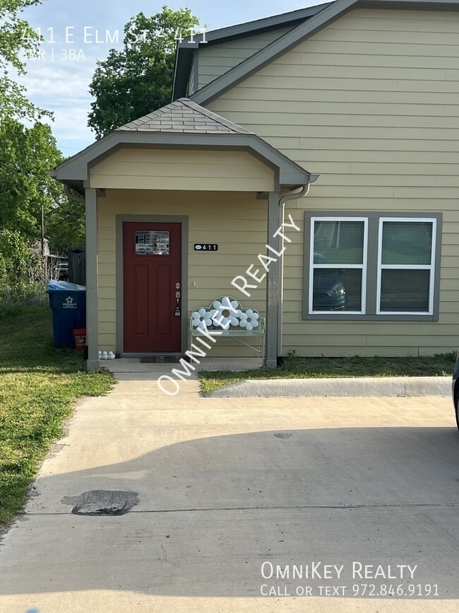 411 E Elm St in Denison, TX - Foto de edificio - Building Photo