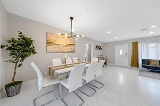 241 Oceanic Ave in Lauderdale-by-the-Sea, FL - Building Photo - Building Photo