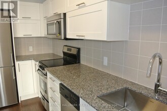 40-2140 Nepean St in Ottawa, ON - Building Photo - Building Photo