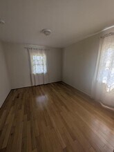 13206 1/2 Riverside Dr in Los Angeles, CA - Building Photo - Building Photo