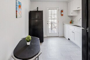 4083 Sweetbriar Ln in Forest Park, GA - Building Photo