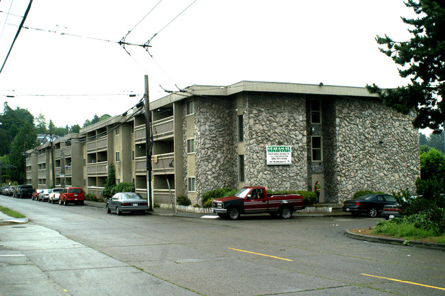 Lantera Apartments in Seattle, WA - Foto de edificio - Building Photo